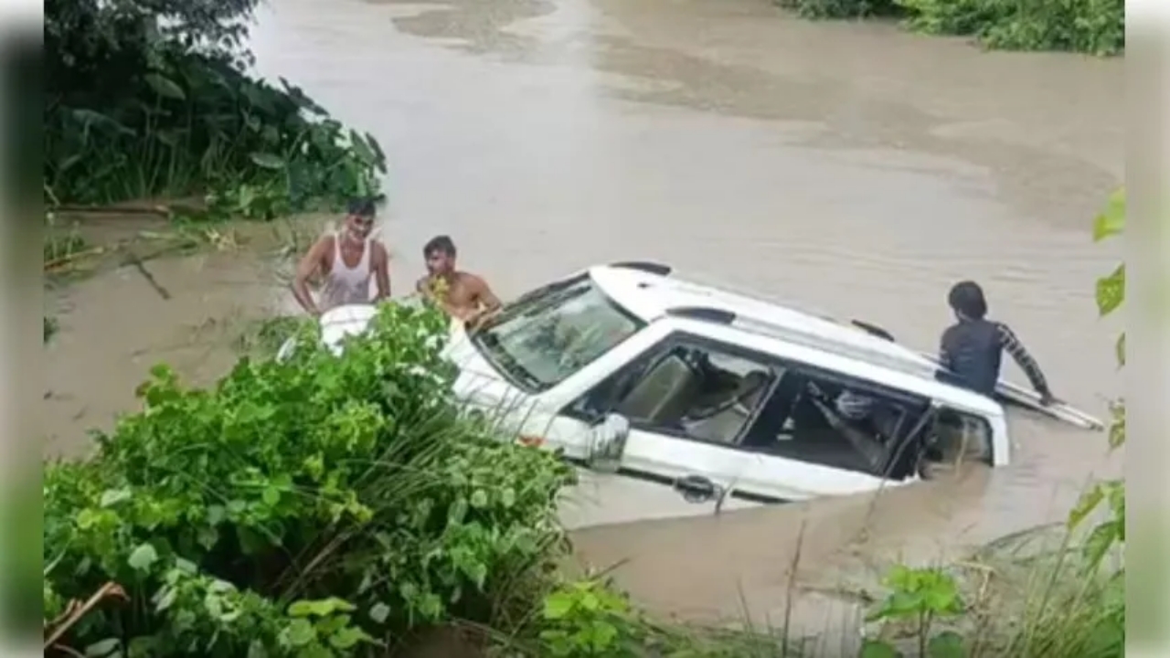 Vehicle Felt In Canal: కాలువలోకి వాహనం దూసుకెళ్లి 11 మంది మృతి