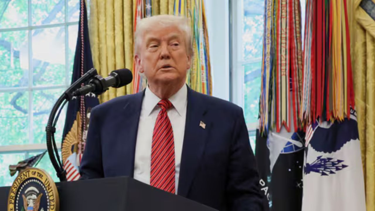 Trump: మళ్లీ మొదలెట్టిన ట్రంప్… భారత్ పాక్ అణు యుద్దాన్ని ఆపాడట..!