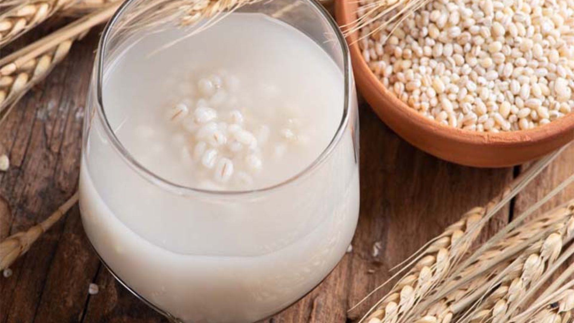 Barley Water: ఉదయాన్నే బార్లీ నీటిని తాగితే ఎన్నో లాభాలు..!