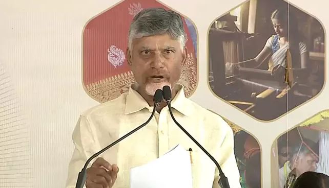 CM Chandrababu: గత ఐదేళ్లలో చేనేత పరిశ్రమ కుదేలు.. సీఎం చంద్రబాబు