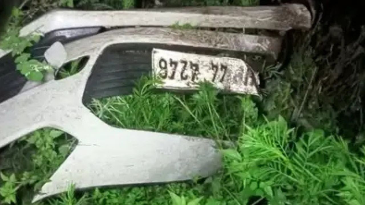Himachal Pradesh: లోయలో పడ్డ కారు.. ఒకే కుటుంబంలో ఆరుగురు మృతి