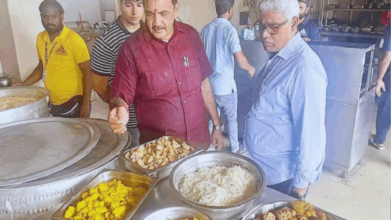Food Safety Raids: కలుషిత ఆహారానికి కేరాఫ్ వైజాగ్!