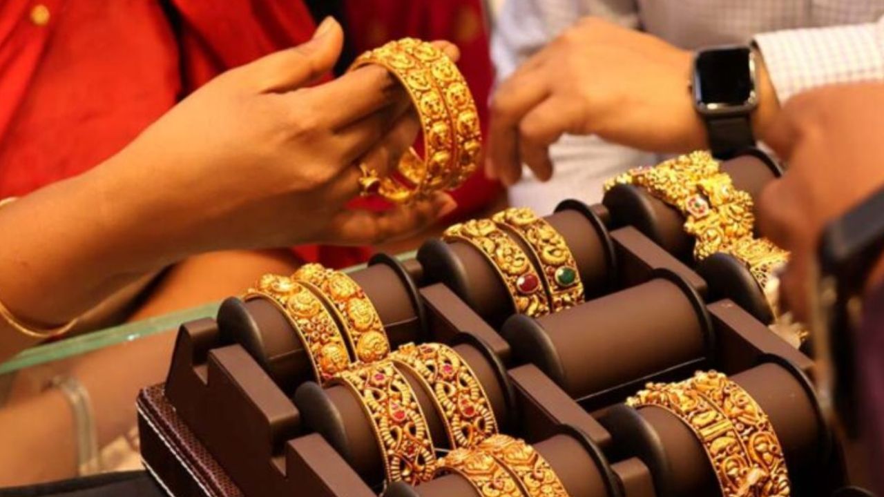 Gold Rate: సామాన్యులకు షాక్.. భారీగా పెరుగుతున్న బంగారం ధరలు