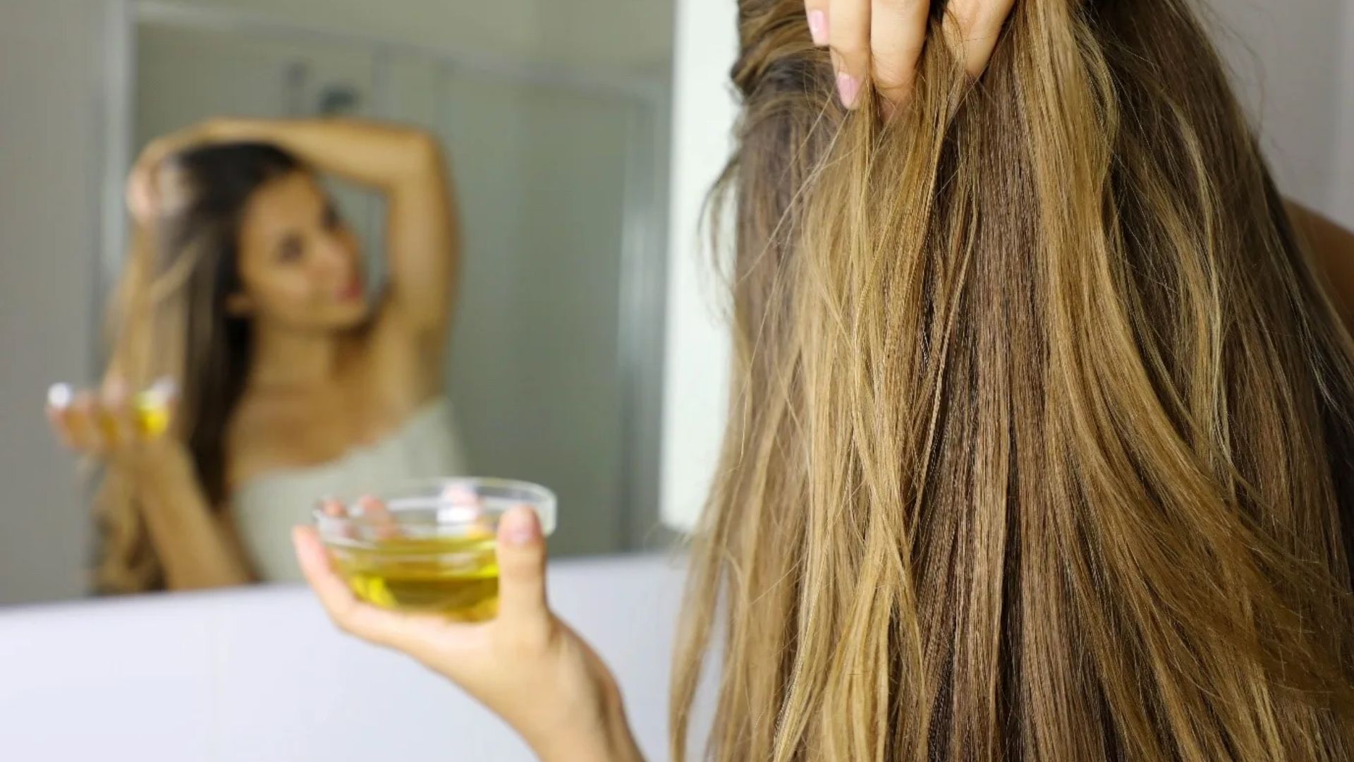 Hair Growth: నూనె వేడి చేసి తలకు రాస్తే ఎన్ని లాభాలో తెలుసా..?