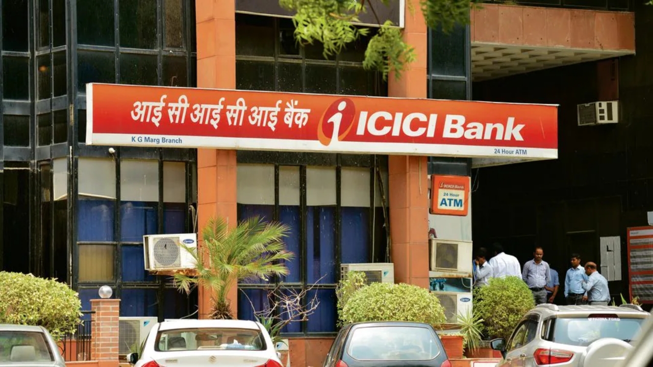 ICICI Bank: మినిమమ్ బ్యాలెన్స్ నిర్ణయంపై వెనకడుగు
