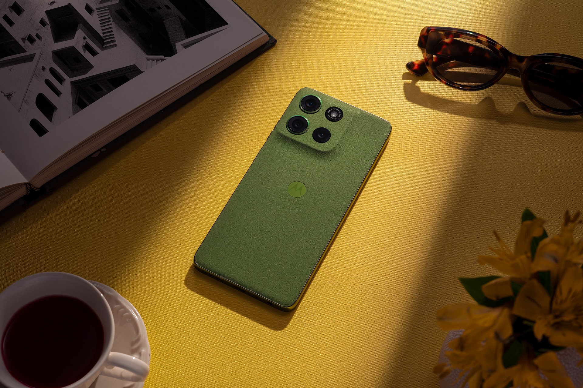 మోటో G86 పవర్ 5G స్మార్ట్‌ఫోన్‌ను విడుదల చేసింది.