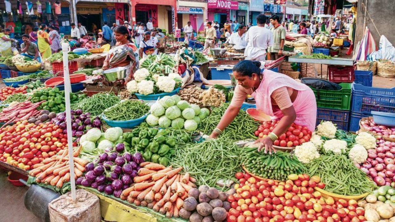 Retail Inflation: ఎనిమిదేళ్ల కనిష్టానికి రిటైల్ ద్రవ్యోల్బణం!