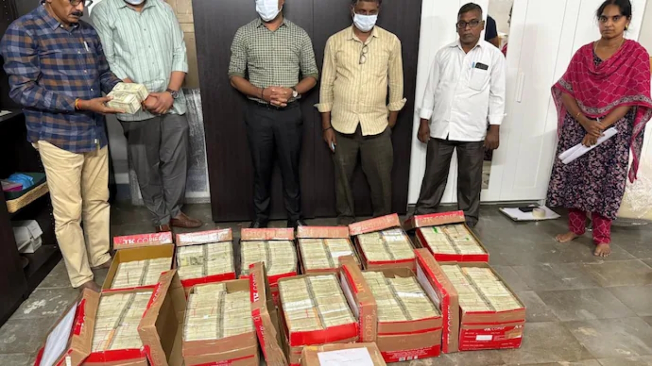 Liquor Scam Case: లిక్కర్ స్కామ్ కేసులో కోర్టు కీలక ఆదేశాలు