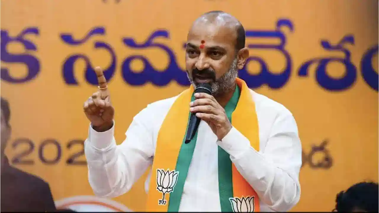 Telangana phone tapping case: ఫోన్ ట్యాపింగ్ కేసులో కీలక పరిణామం.. సిట్ విచారణకు కేంద్ర మంత్రి బండి సంజయ్