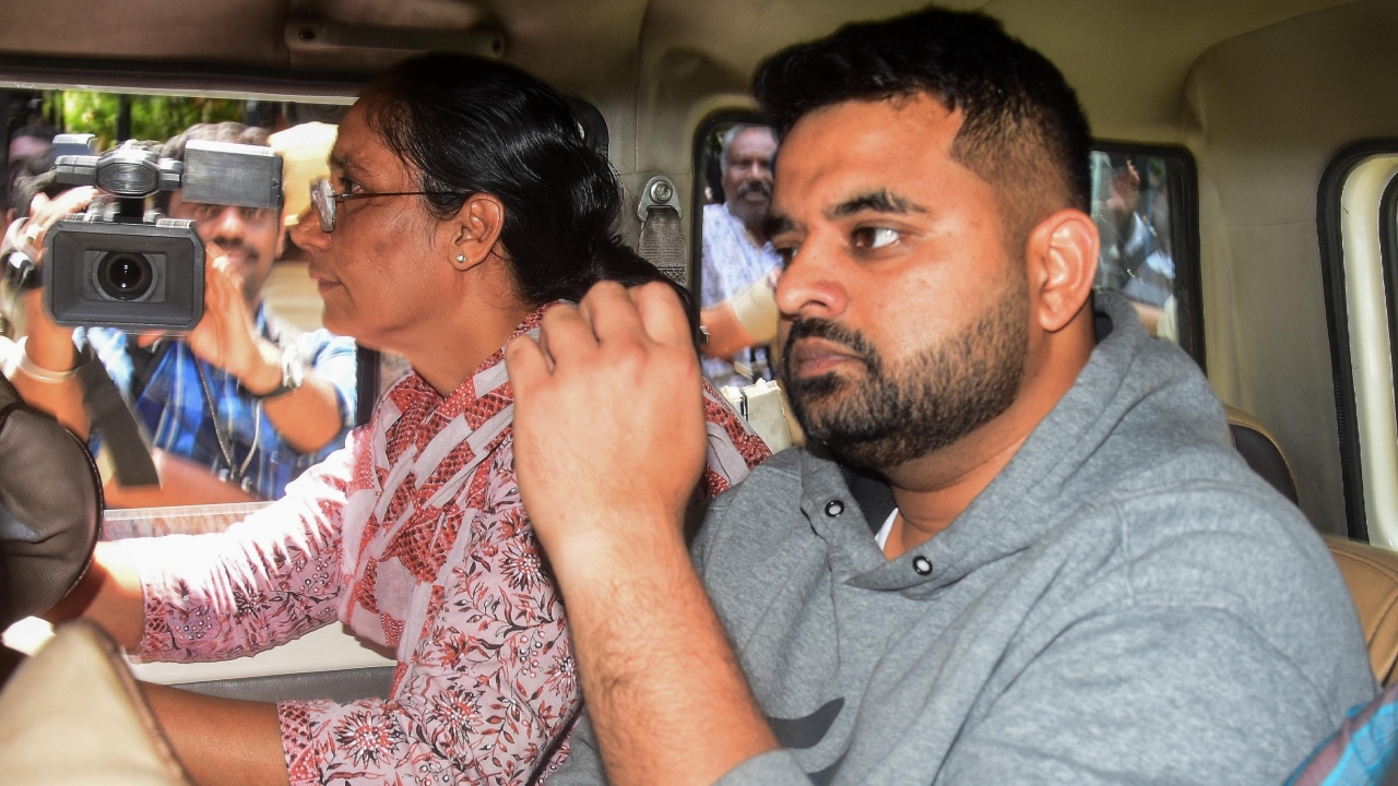 Ex. MP Prajwal Revanna: జైలులో కన్నీళ్లు పెట్టుకున్న మాజీ ఎంపీ