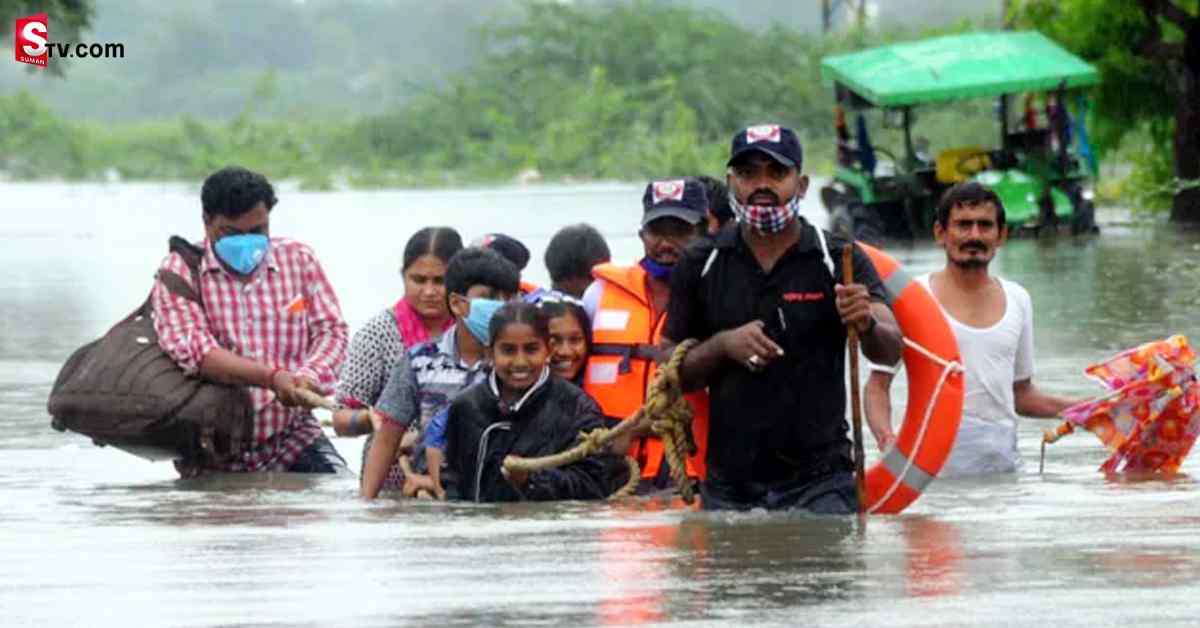 Allu Aravind Donate Money to AP Rain Floods Victims - Suman TV