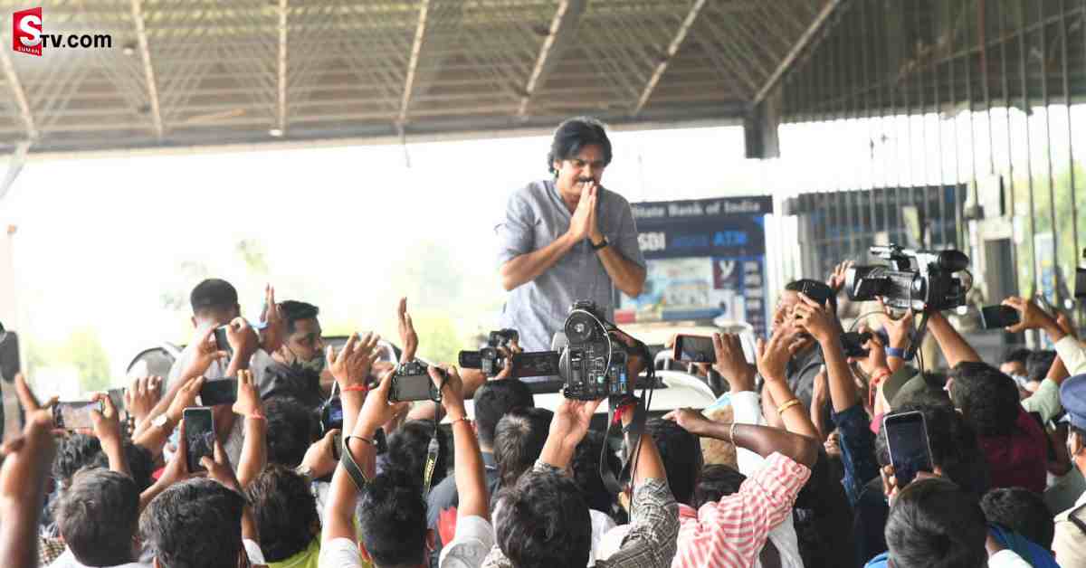 Pawan Kalyan Injured in Rajahmundry 