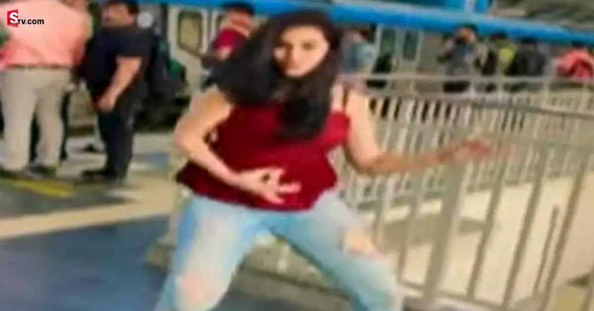metro station dance