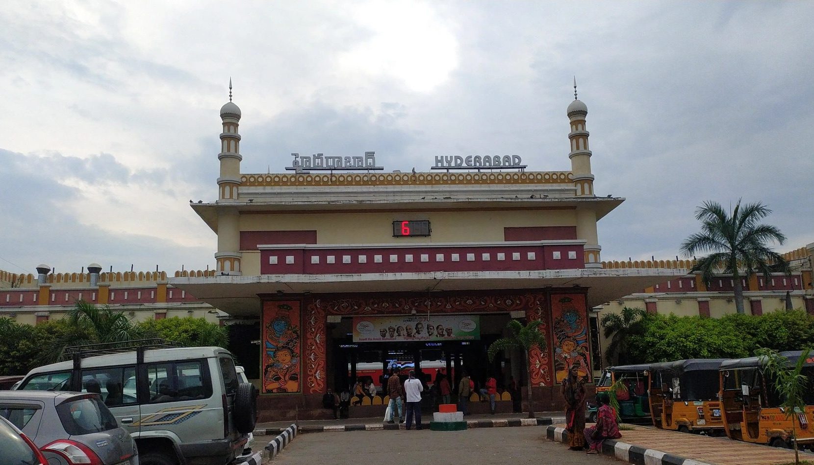 ASI has no record of Hyderabad previously called as Bhagyanagar. The ASI on Thursday, 4 August, revealed in an RTI response that it has no records of the city historically named 'Bhagyanagar' or 'Bhagnagar' after PM Modi and several BJP leaders remarked it as Hyderabad during their recent visits. In picture is the Hyderabad Deccan railway station, which is popularly known as Nampally railway station. (South First / Deeksha Devadiga)