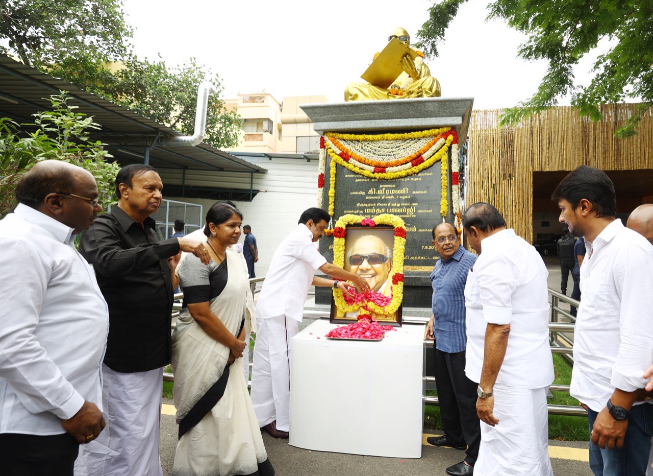 MK Stalin and other DMK leaders paying homage to former Chief Minister M Karunanidhi