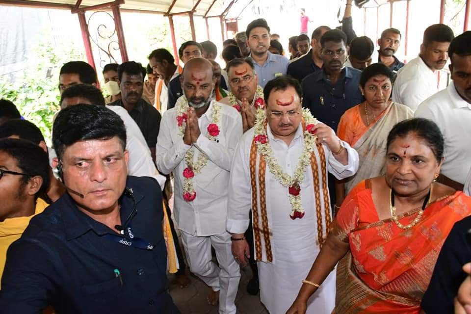 JP Nadda, Bandi Sanjay at Mahankali Temple in Hanamkonda BJP Chief JP Nadda and Telangana BJP MP Bandi Sanjay Badhrakali temple on Saturday, 27 August. (bandisanjay_bjp/Twitter)