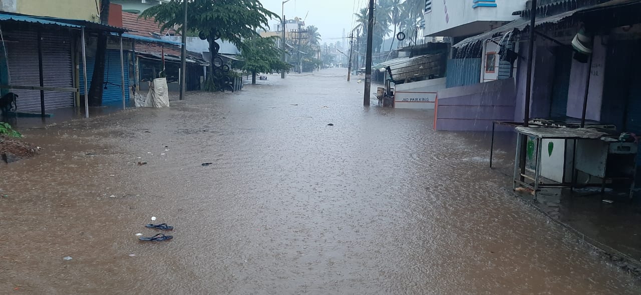 Karnataka: Schools, colleges shut; highways, towns inundated due to heavy rainfall