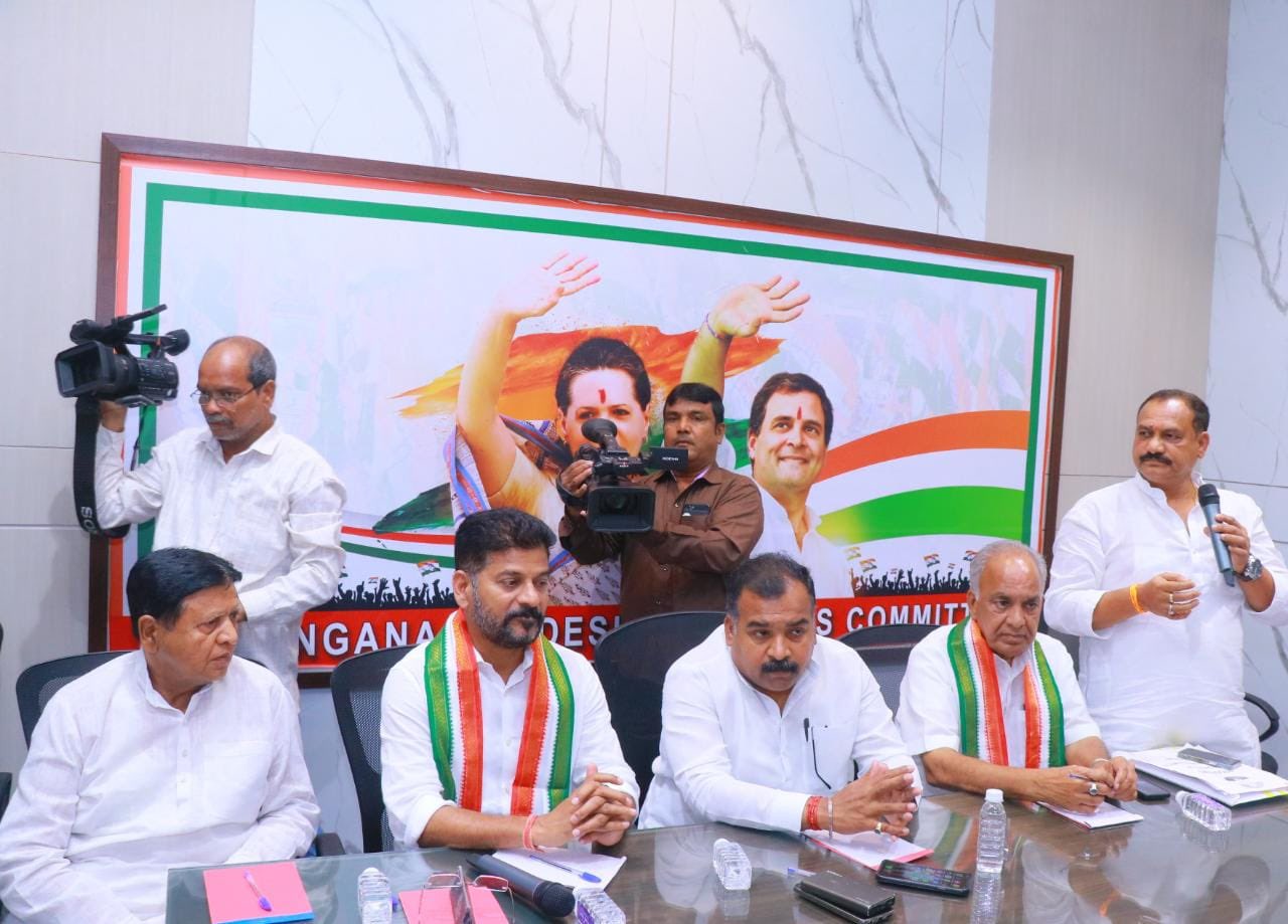 Telangana Congress President Revanth Reddy with AICC In-Charge Manickam Tagore. (File photo. Twitter : @revanth_anumula) Telangana Congress President Revanth Reddy with AICC In-Charge Manickam Tagore. (File photo. Twitter : @revanth_anumula)