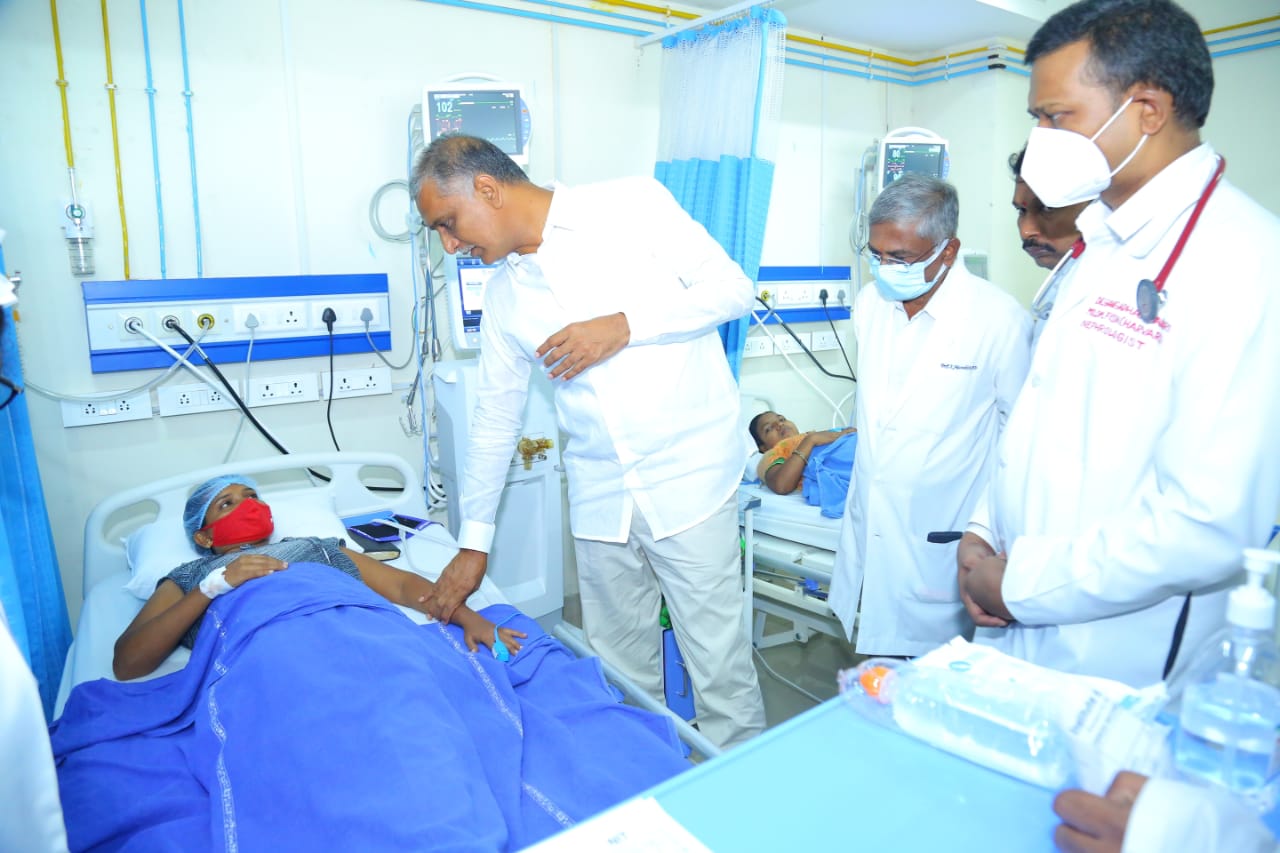 Telangana health minister Harish Rao talking to a victim at NIMS on Wednesday, 31 August. (Supplied)