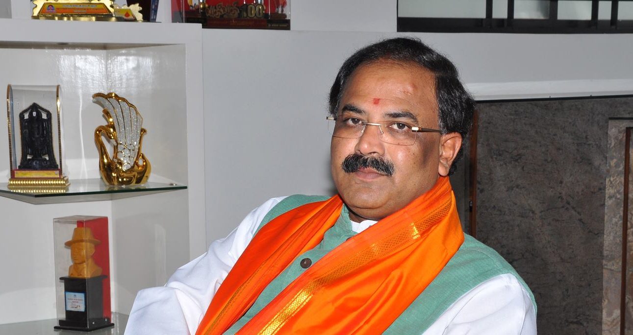 BJP MLA Arvind Limbavali seen abusing a woman who had come to meet him on Saturday, 3 September. (arvindlimbavali.official/Facebook)