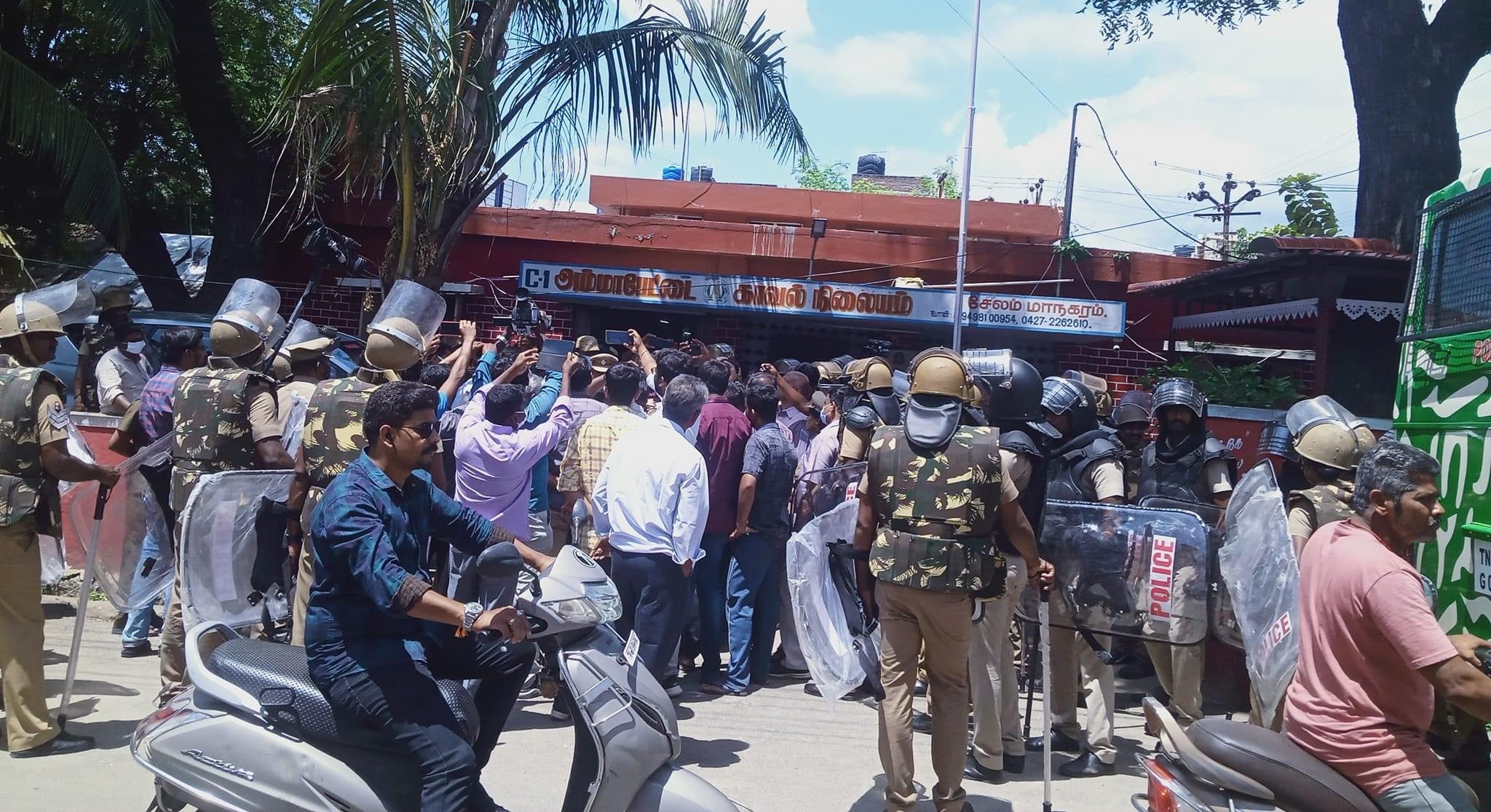 SDPI Members gathered to protest against the arrest of its members