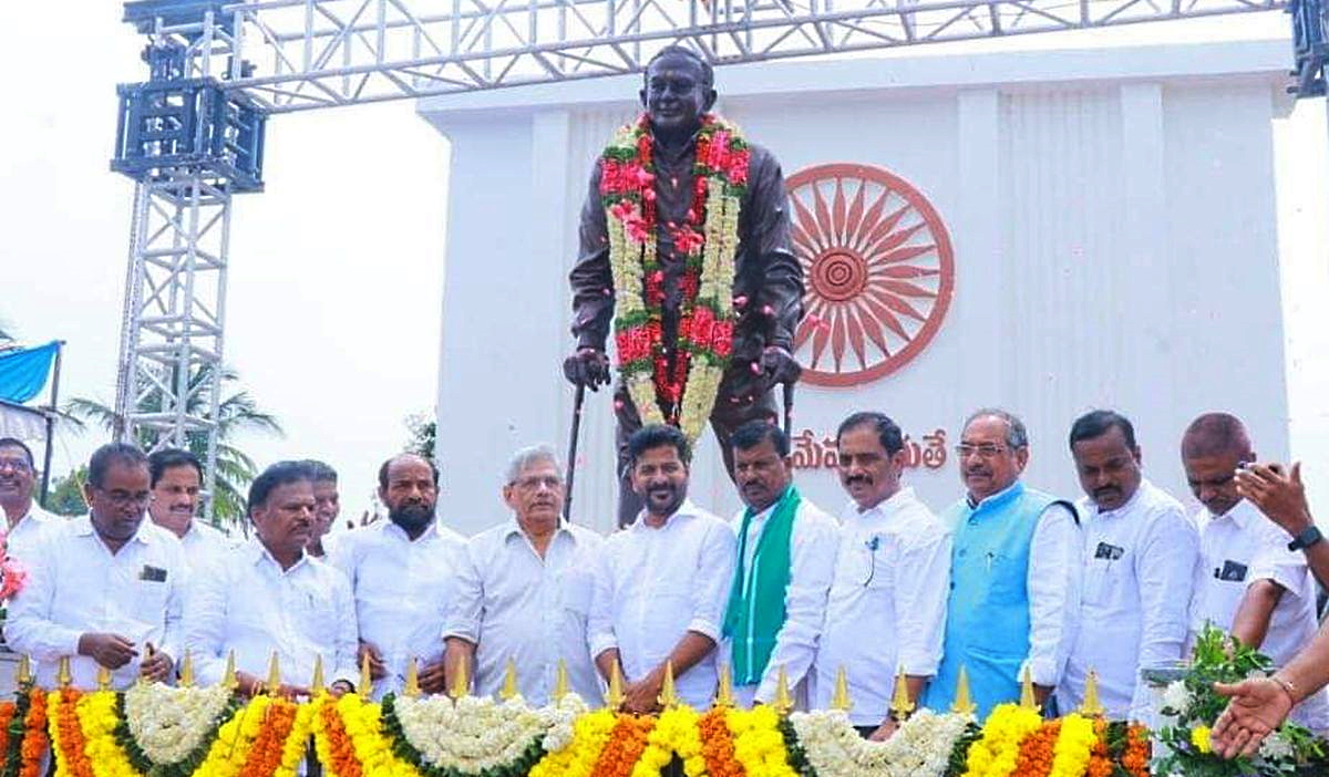 CPI(M) general secretary Sitaram Yechury, Supreme Court Justice R Subhash Reddy, and a host of political leaders cutting across party lines attended the unveiling of a statue of Jaipal Reddy in his village on Friday, 30 September, 2022. (Supplied)