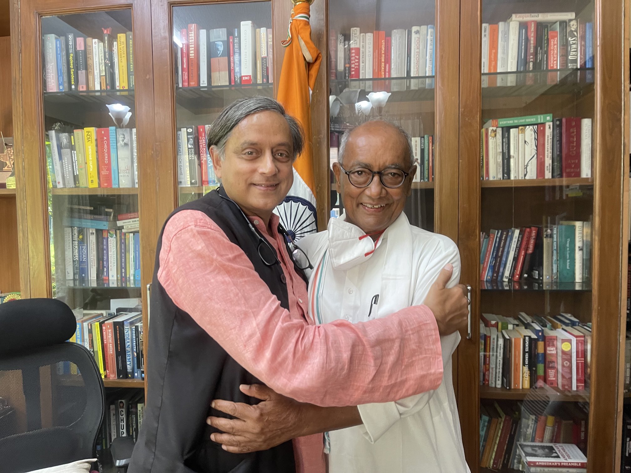 Shashi Tharoor with Digvijaya Singh at the former's residence on Thursday. (Twitter: Shashi Tharoor)