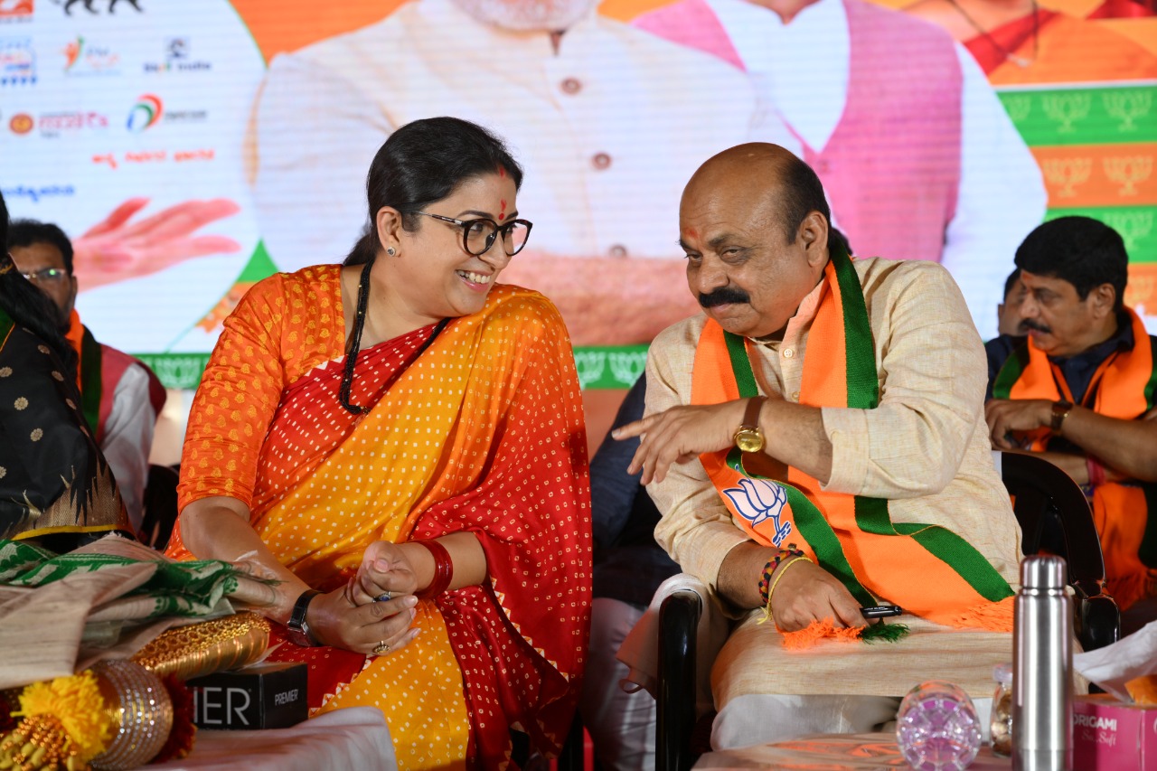Union Minister Smriti Irani with Karnataka Chief Minister Basavaraj Bommai at BJP's Janaspandana event on 10 September. (Supplied)