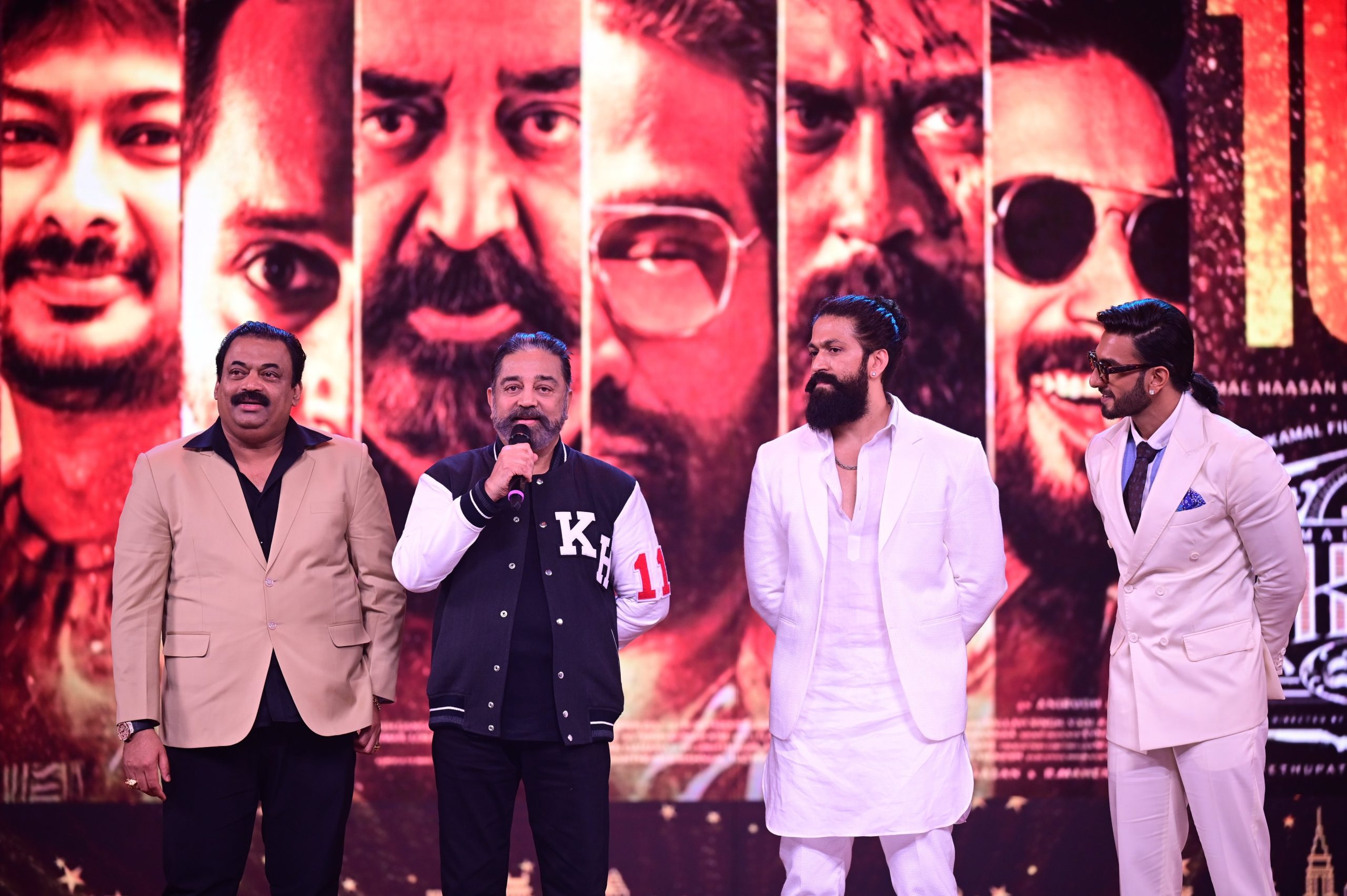 kamal haasan receiving the award