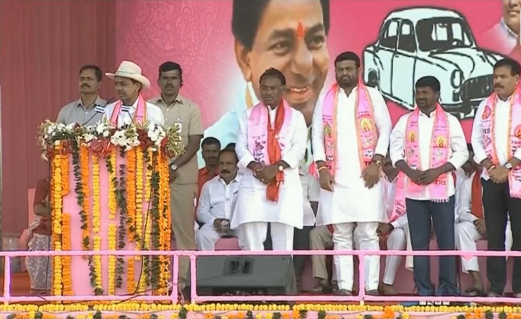 KCR with 4 MLAs in Munugode KCR with 4 MLAs in Munugode