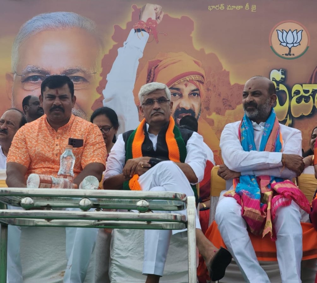 Raja Singh (left) with Union Minister Gajendra Singh Shekhawat and BJP Telangana President Bandi Sanjay Raja Singh (left) with Union Minister Gajendra Singh Shekhawat and BJP Telangana President Bandi Sanjay. The Goshamahal MLA, suspened by the BJP after his Prophet remarks, has now responded to the show-cause notice