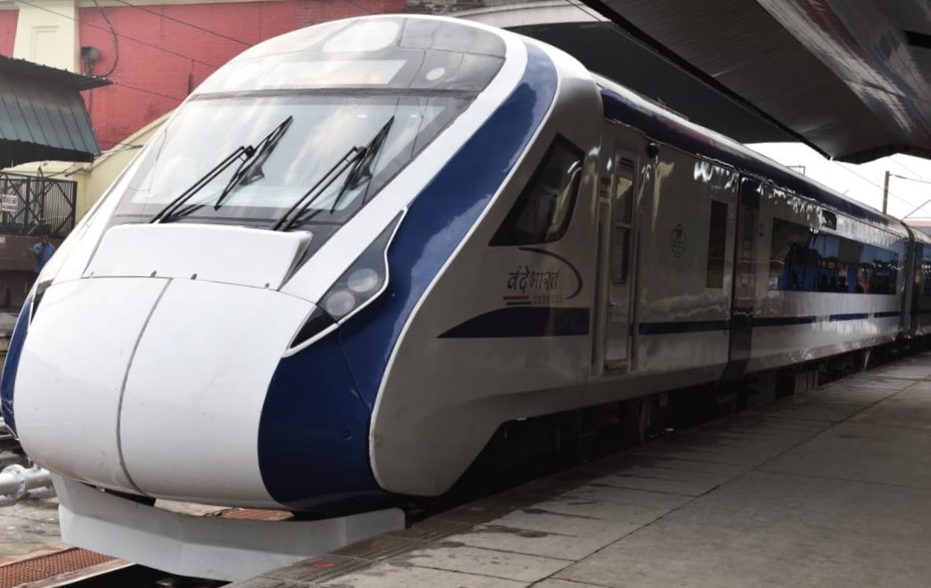 Vande Bharat express What does it feel like to travel on the Vande Bharat Express from Bengaluru to Chennai?