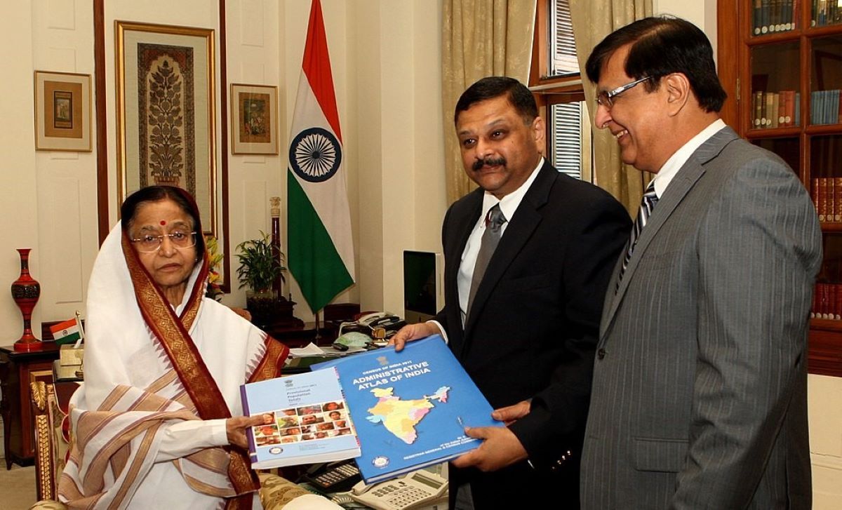 The then President Pratibha Patil receives the 2011 Census. Speakers of many languages grouped under Hindi in the 2011 Census are saying these are not dialects but independent languages
