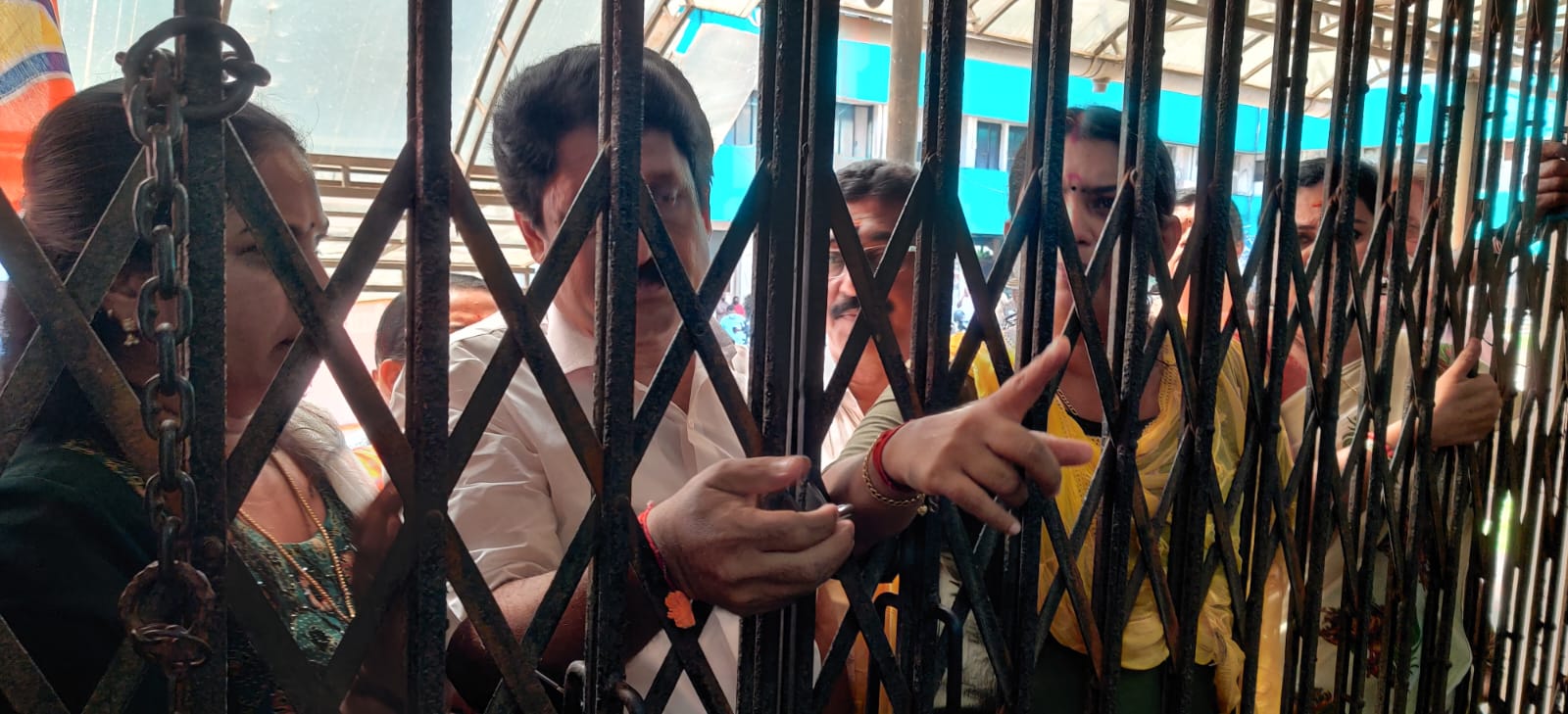 BJP Protest in Kerala BJP leaders protest in Thiruvananthapuram against Mayor Arya Rajendran on Monday, 07 November, 2022.