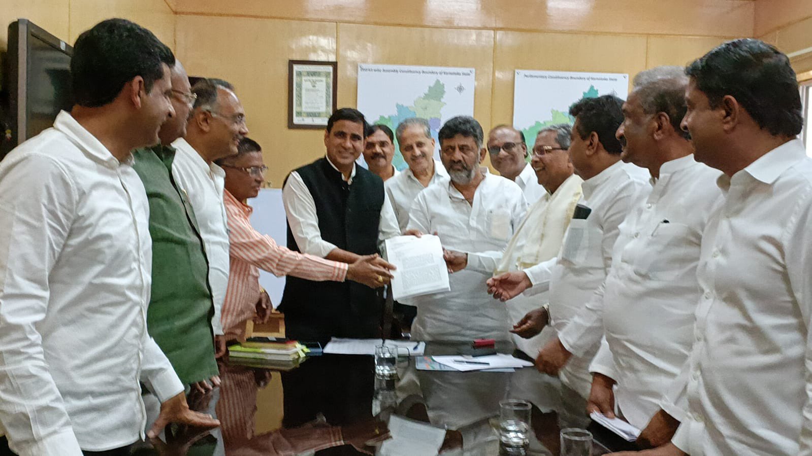 Congress complaint Congress leaders filed a complaint on the voters data theft scam with the Chief Electoral Officer of the State Election Commission on Saturday