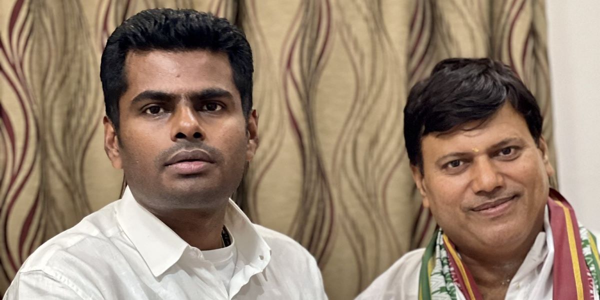 K Annamalai (left) with K. Venkata Ramana Ganapathi, Trustee of Kasi Viswanath Temple. K Annamalai (left) with K. Venkata Ramana Ganapathi, Trustee of Kasi Viswanath Temple.(annamalai_k/Twitter)