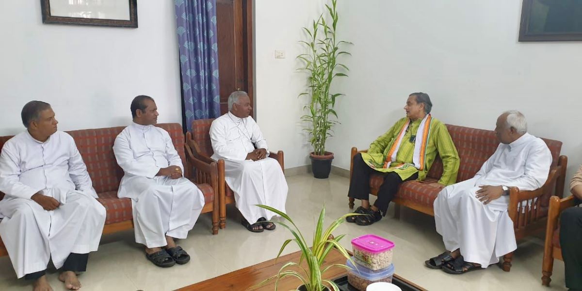 Latin Catholic priests meeting with Shashi Tharoor to discuss issues related to Vizhinjam Port.(ShashiTaroor/Twitter)