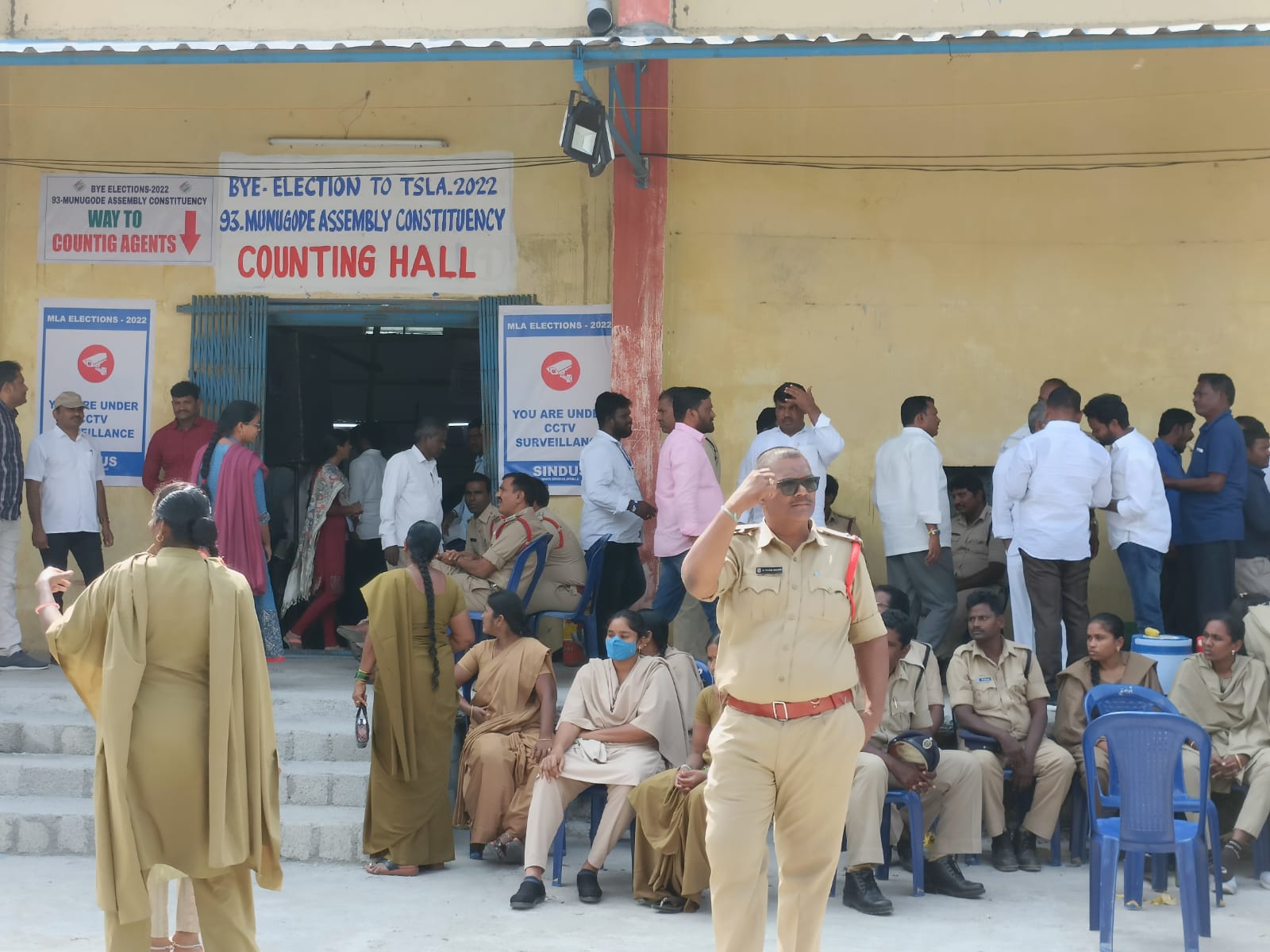 Scene outside a counting centre in Munugode Assembly segment on Sunday, 6 November. (South First)