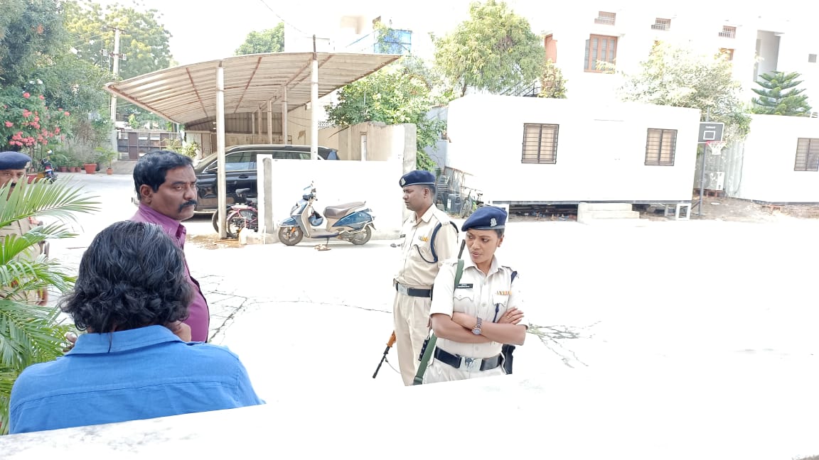 ED and I-T sleuths raided the house of TRS Minister Gangula Kamalakar.