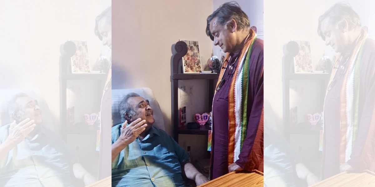 Shashi Tharoor and veteran Congress leader KP Unnikrishnan.(ShashiTharoor/Twitter)