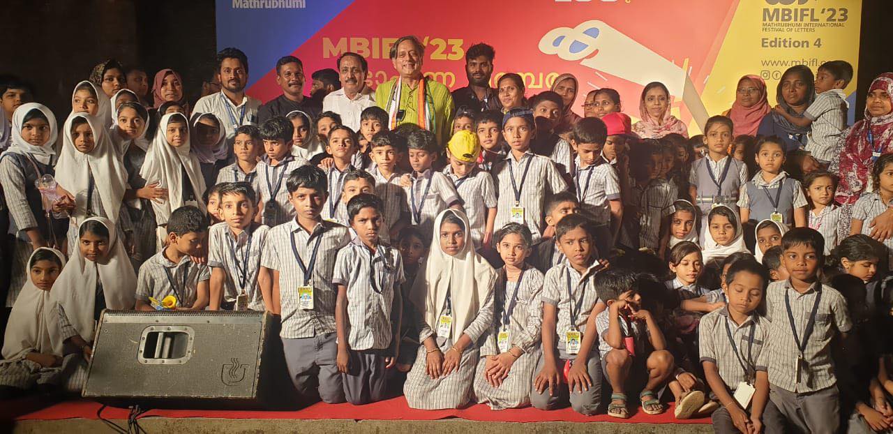 Shashi Tharoor at IUML edu institute event Shashi Tharoor