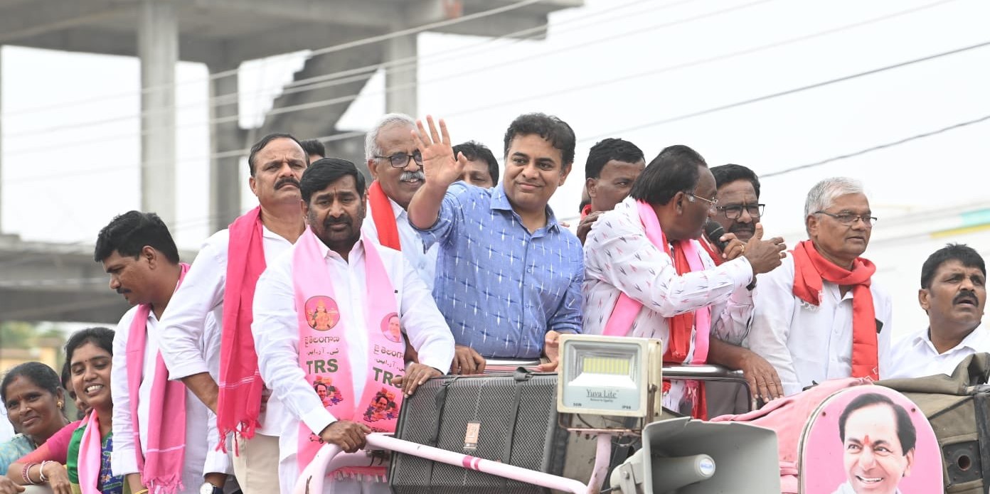 TRS ralley TRS Working President KTR campaigning in Munugode on Tuesday, 1 November. (ysathishreddy/Twitter)