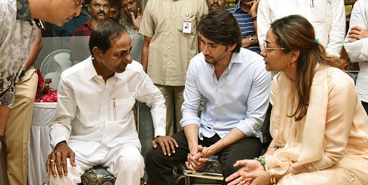TRS chief K Chandrashekar Rao with actor Mahesh Babu and his wife Namrata in Hyderabad on Tuesday, 15 November, 2022. (Supplied)