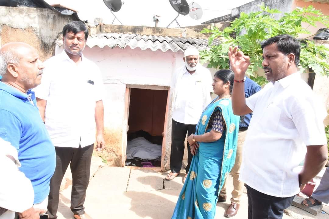 house of kasturi Residents and local leaders at Tumakuru