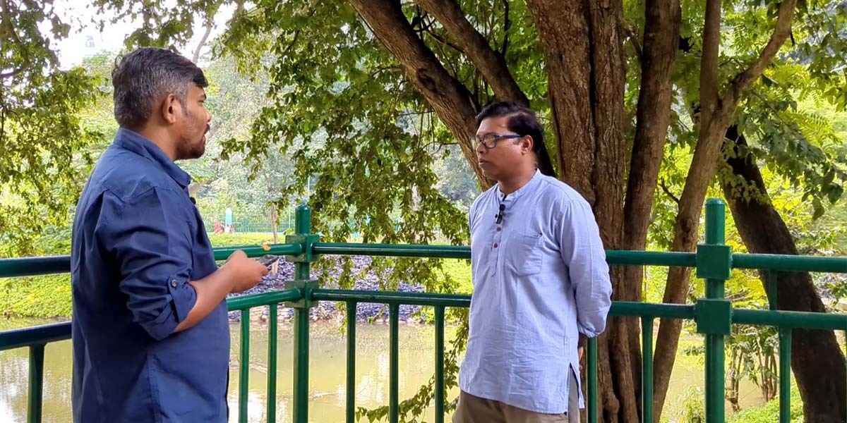 Mahesh Goudar speaking with Sasikanth Senthil.