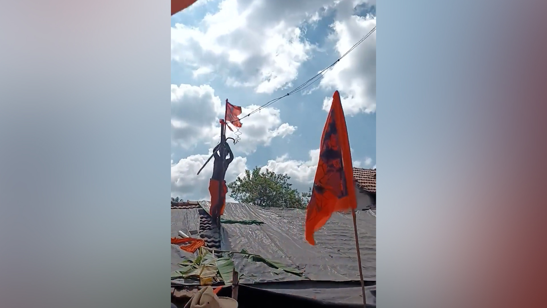 Hindu activists try to enter Jama Masjid in Srirangapatna.