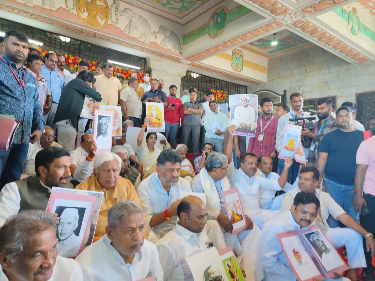 DK-Cong Congress MLAs protest against the unveiling of Savarkar's portrait in Belagavi on Monday, 19 December. (Supplied)