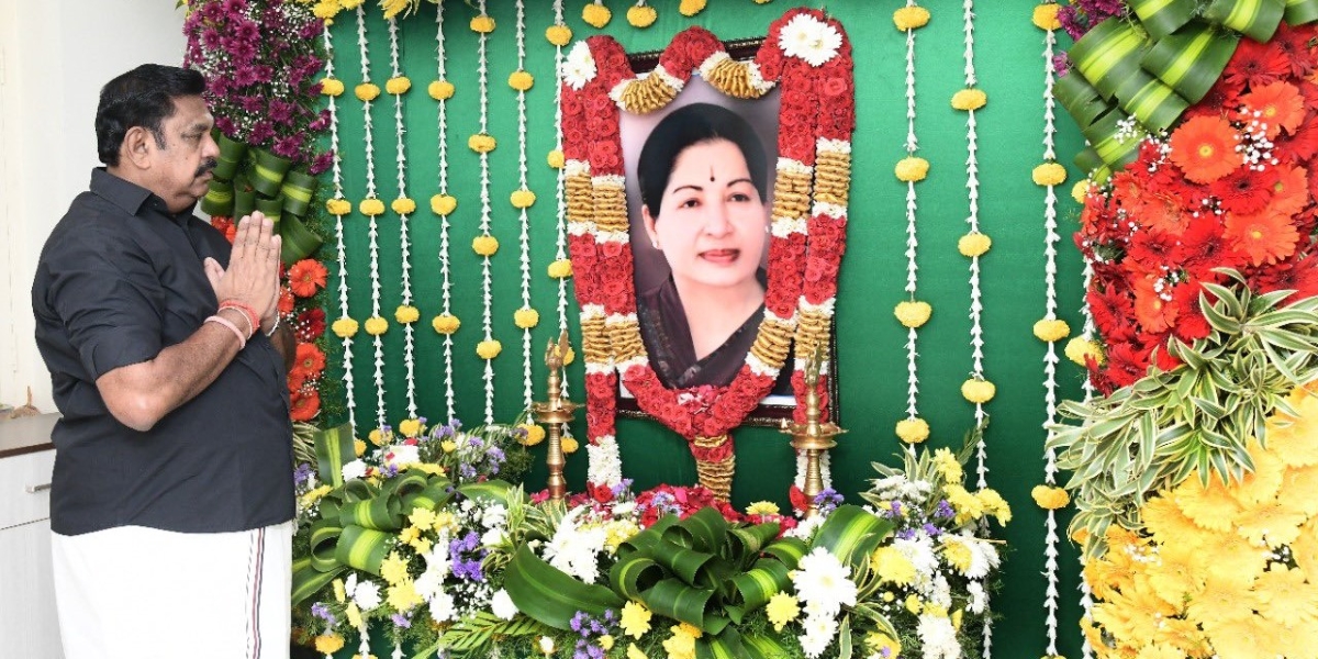 EPS paying tribute to Jayalalitha. (EPSTamilNadu/Twitter) EPS paying tribute to Jayalalitha. (EPSTamilNadu/Twitter)