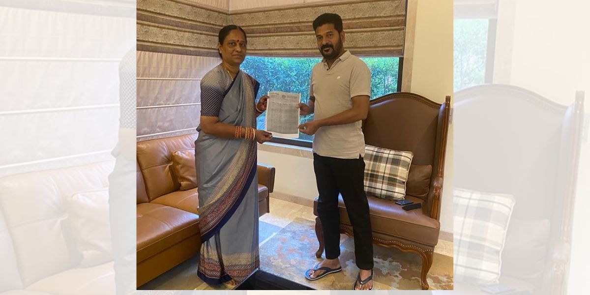 Konda Surekha submitting her resignation. (Facebook)