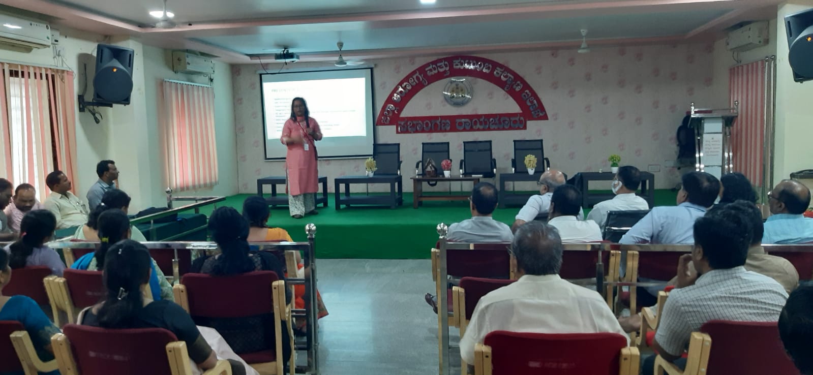zika team An expert from the National Vector Borne Disease Control Programme briefing doctors and health department officials on the protocols to follow to contain the spread of the Zika virus. (supplied)